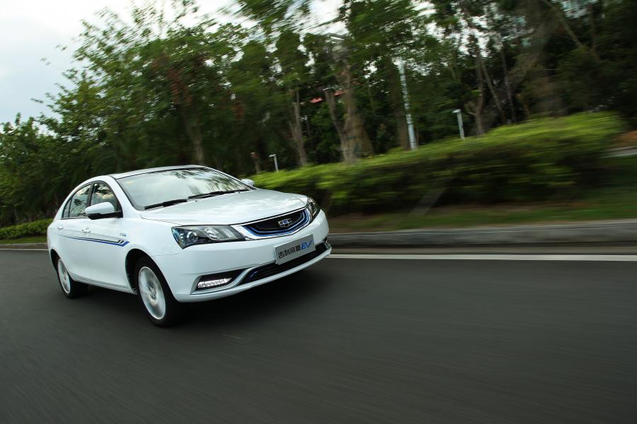  Geely Emgrand EV 2015 года  (фото 25 из 30)